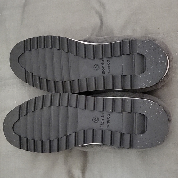 NWT Blondo waterproof slip on sneaker - Picture 3 of 7